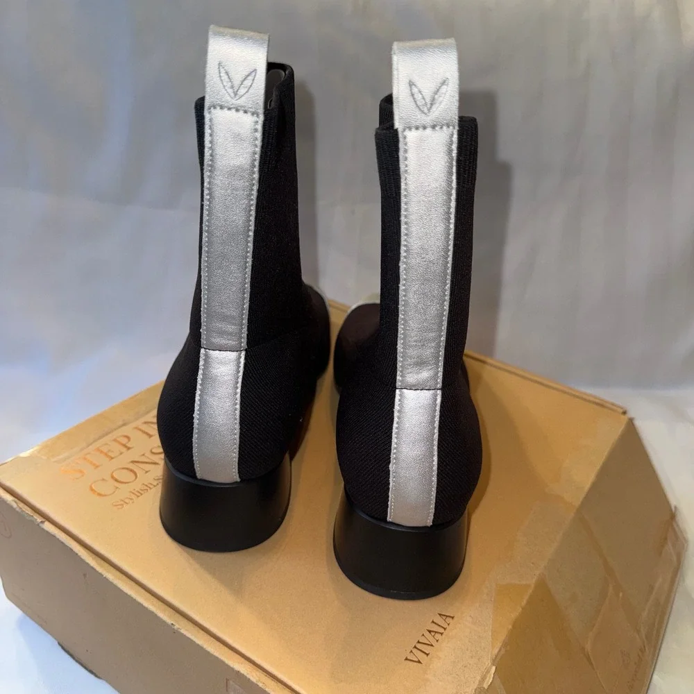 VIVIAIA Sock Boots Black Silver Cap‎ Toe Block Heel Knit Ankle Women Size 7.5